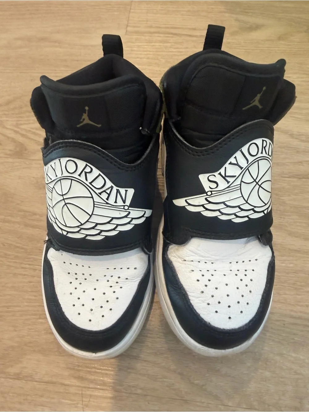 Nike Mid-Top Kids' Sneakers — White & Gray